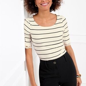 LACE TRIM BALLET NECK TEE - STRIPE
Excellent condition